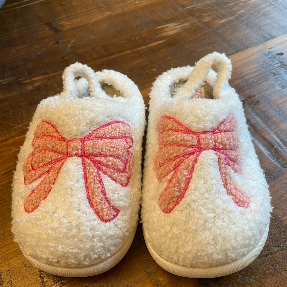 Cozy White Slippers with Pink Bow